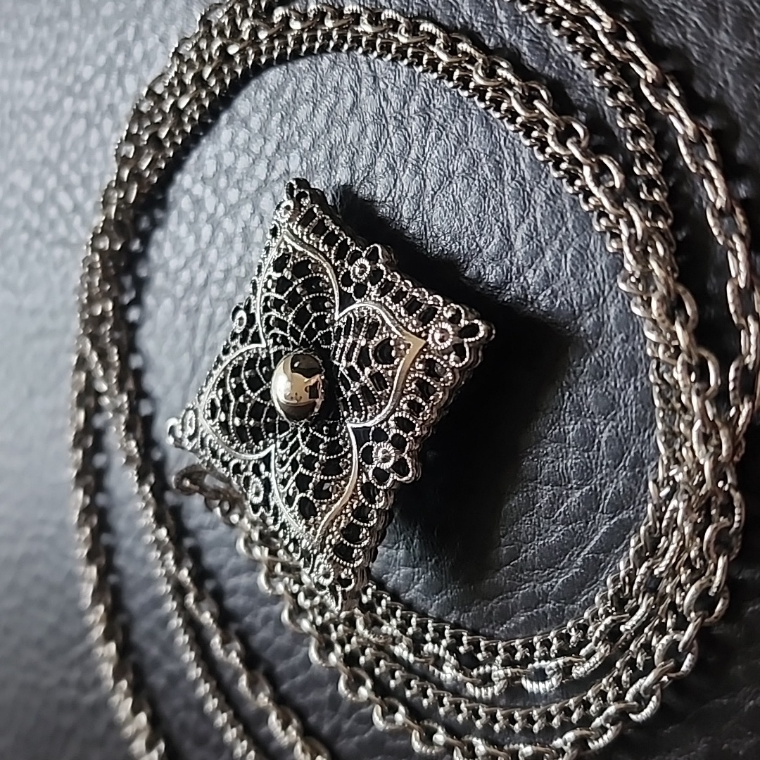 Vtg Necklace